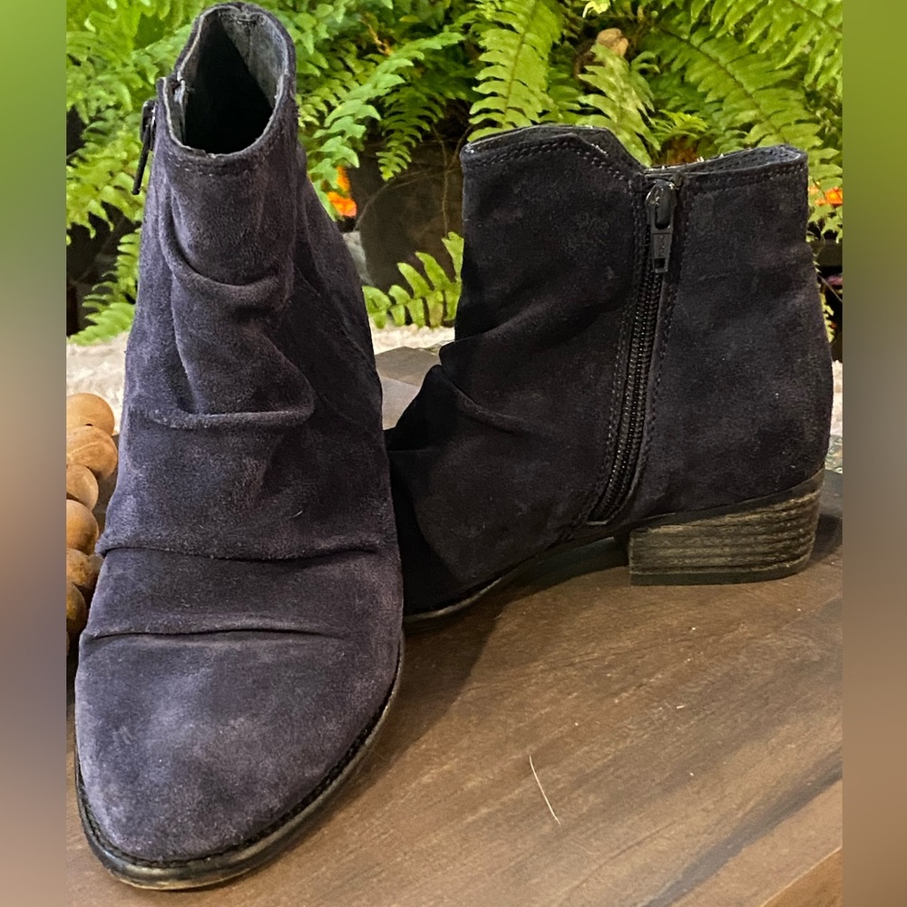 Seychelles Midnight Suede Ankle Booties